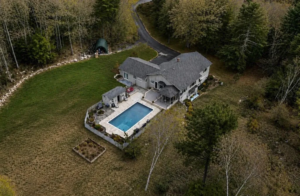 28 Oakledge Hills Road Raymond ME 04071