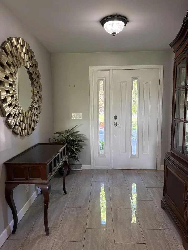 28 Oakledge Hills Road Raymond ME 04071
