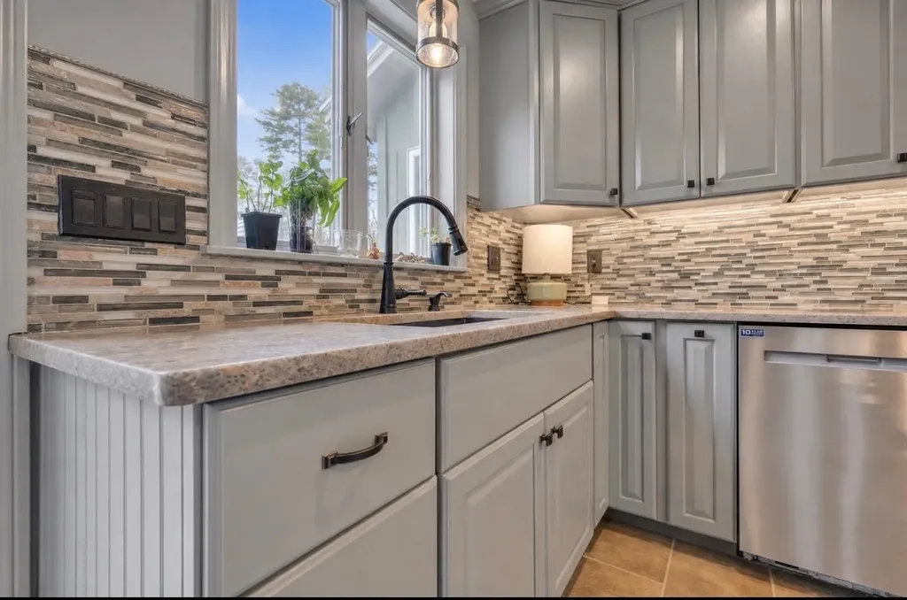28 Oakledge Hills Road Raymond ME 04071