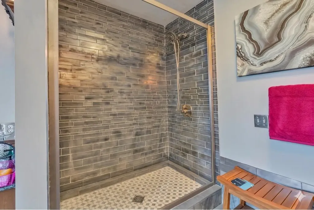 28 Oakledge Hills Road Raymond ME 04071