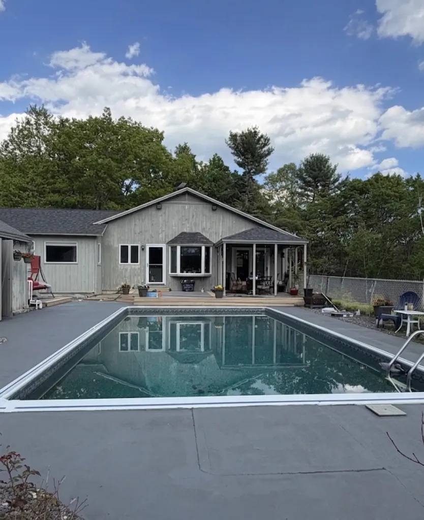 28 Oakledge Hills Road Raymond ME 04071
