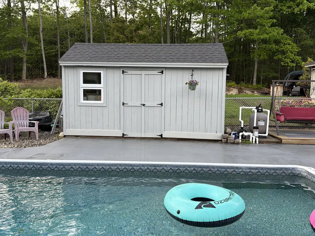 28 Oakledge Hills Road Raymond ME 04071