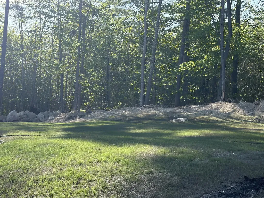 28 Oakledge Hills Road Raymond ME 04071