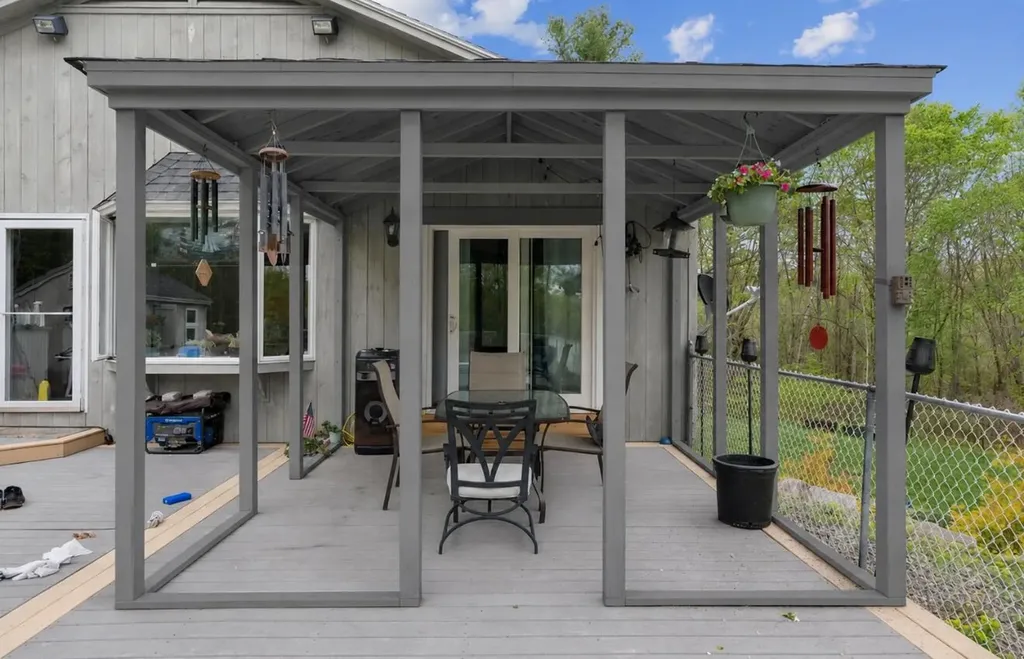 28 Oakledge Hills Road Raymond ME 04071