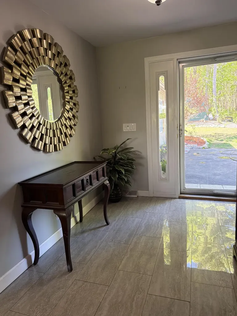 28 Oakledge Hills Road Raymond ME 04071