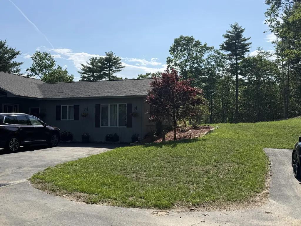 28 Oakledge Hills Road Raymond ME 04071