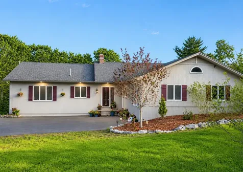28 Oakledge Hills Road Raymond ME 04071
