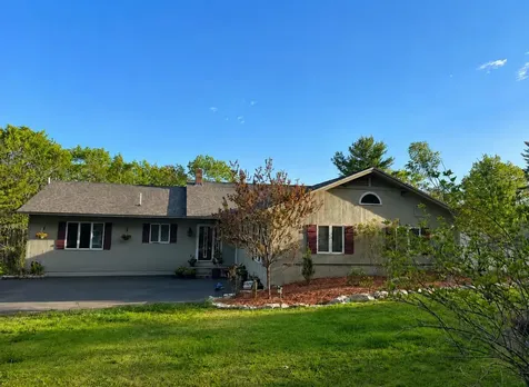 28 Oakledge Hills Road Raymond ME 04071
