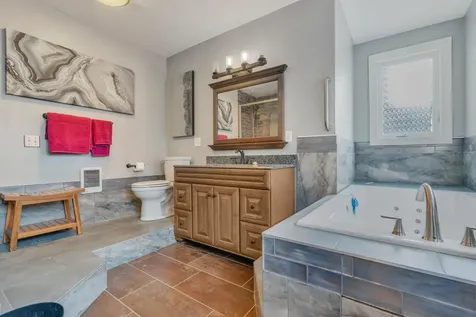 28 Oakledge Hills Road Raymond ME 04071
