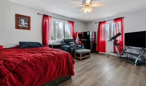 28 Oakledge Hills Road Raymond ME 04071