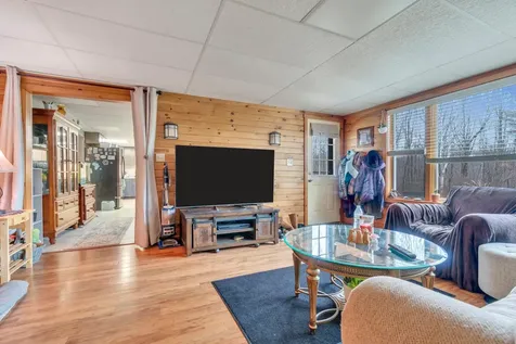 28 Oakledge Hills Road Raymond ME 04071