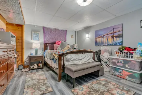 28 Oakledge Hills Road Raymond ME 04071