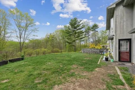 28 Oakledge Hills Road Raymond ME 04071