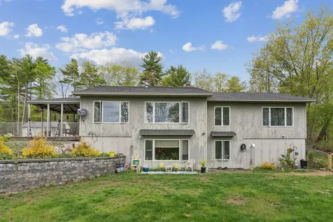 28 Oakledge Hills Road Raymond ME 04071