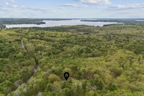 28 Oakledge Hills Road Raymond ME 04071