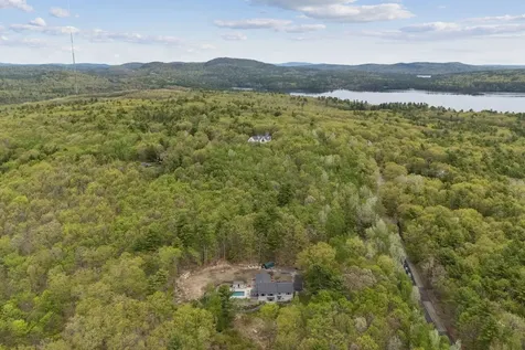 28 Oakledge Hills Road Raymond ME 04071