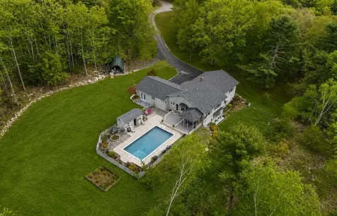 28 Oakledge Hills Road Raymond ME 04071