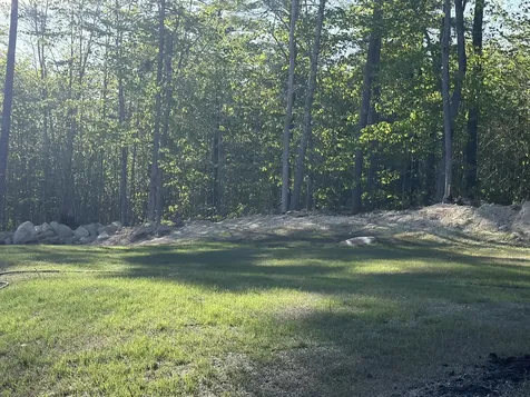 28 Oakledge Hills Road Raymond ME 04071