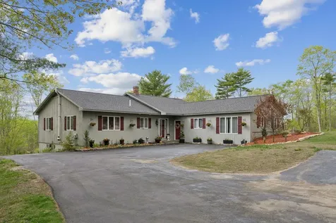 28 Oakledge Hills Road Raymond ME 04071