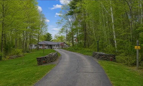 28 Oakledge Hills Road Raymond ME 04071