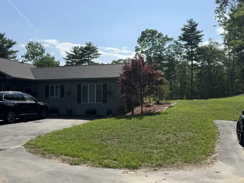 28 Oakledge Hills Road Raymond ME 04071