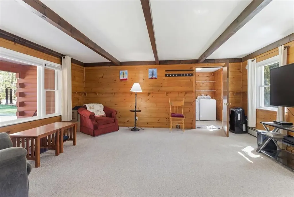 43 Holmes Road Winthrop ME 04364