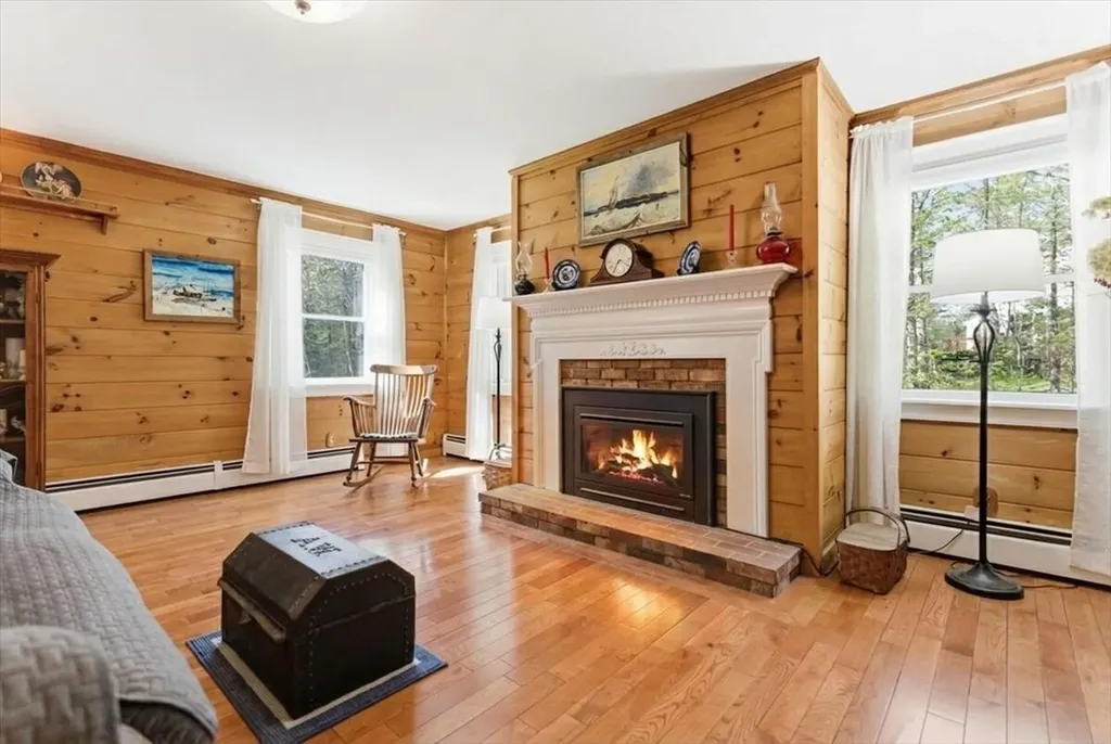 43 Holmes Road Winthrop ME 04364