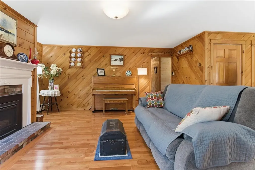 43 Holmes Road Winthrop ME 04364