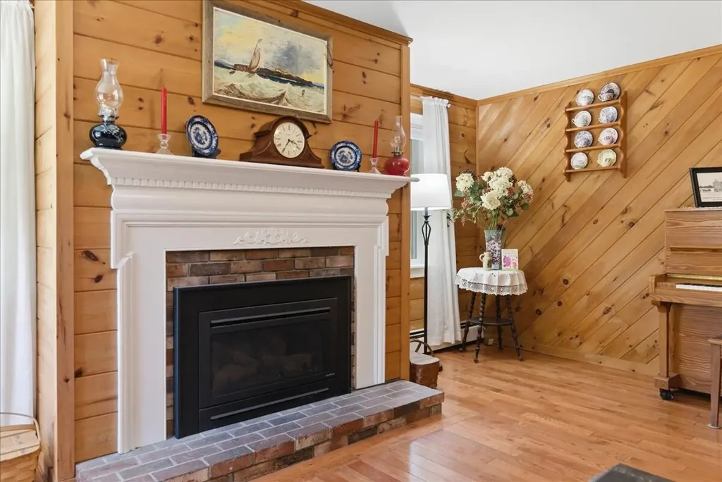 43 Holmes Road Winthrop ME 04364