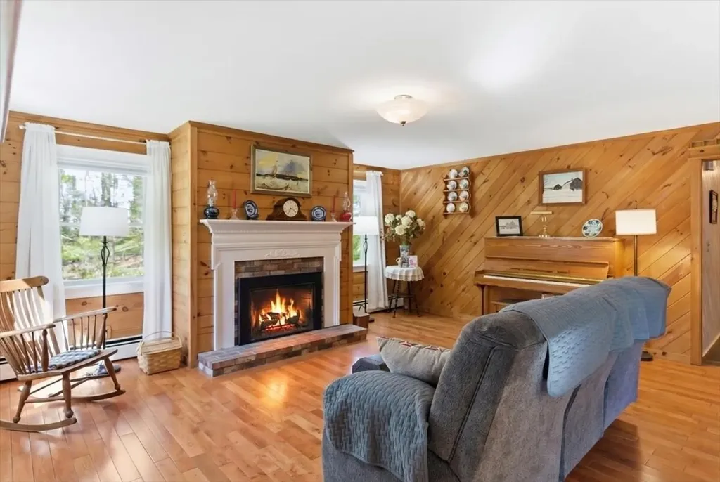 43 Holmes Road Winthrop ME 04364
