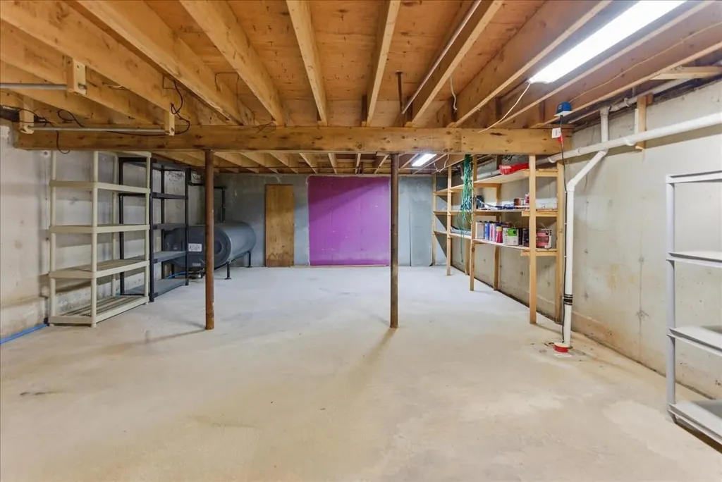 43 Holmes Road Winthrop ME 04364
