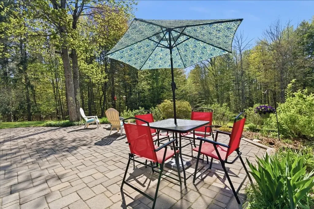 43 Holmes Road Winthrop ME 04364