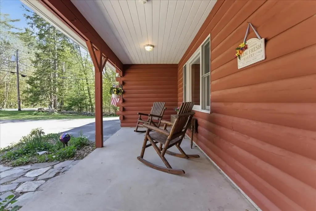 43 Holmes Road Winthrop ME 04364