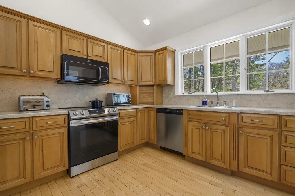23 Sunny Acres Lane Boothbay ME 04537