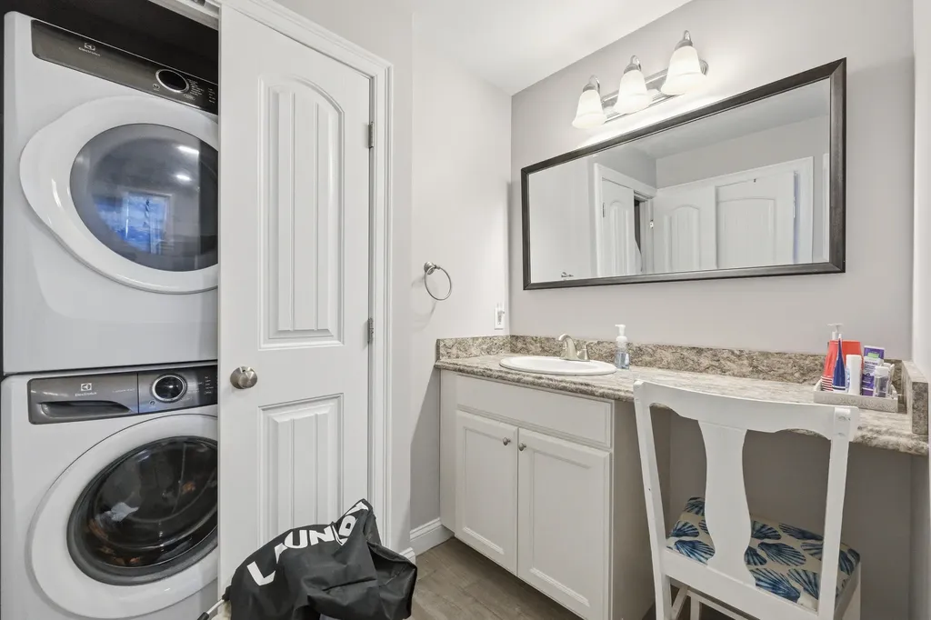 67 Whipple Road Kittery ME 03904