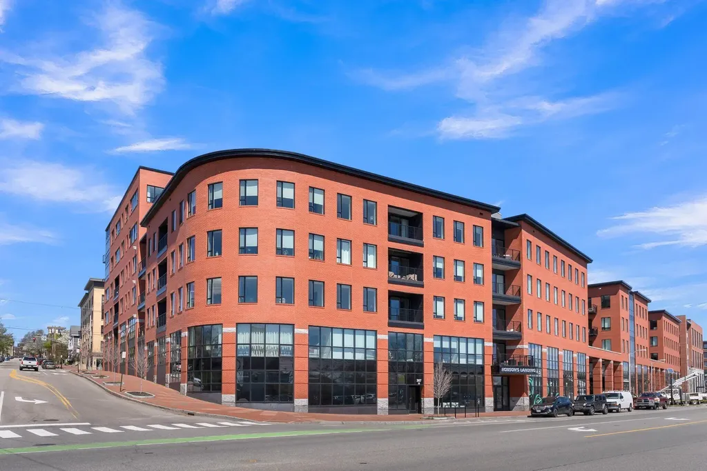 387 Commercial Street Portland ME 04101