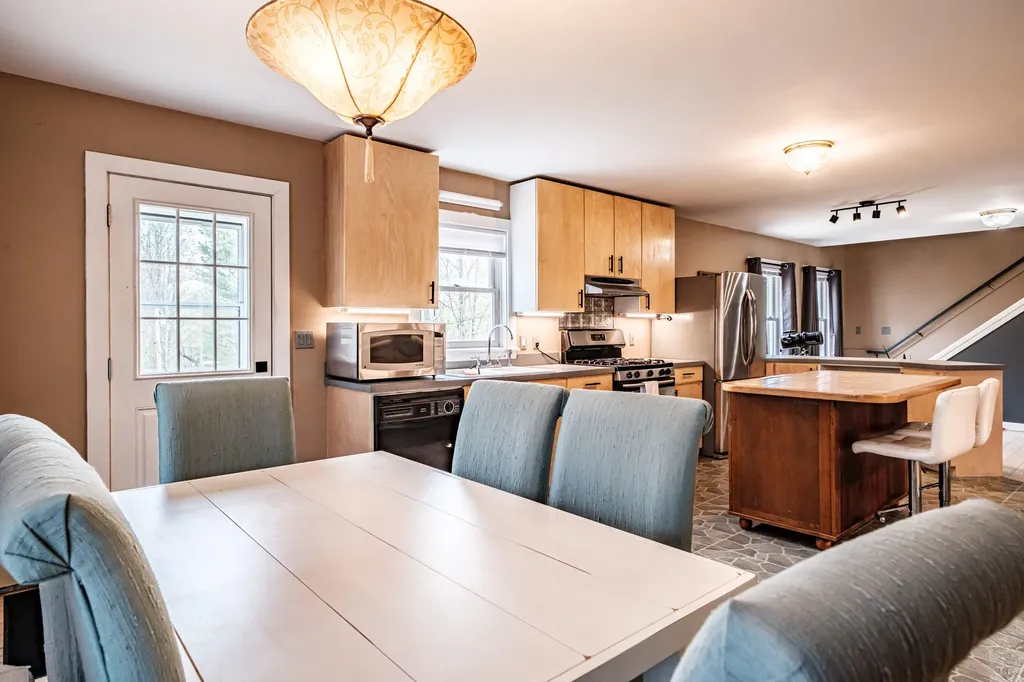 263 King Hill Road Paris ME 04281