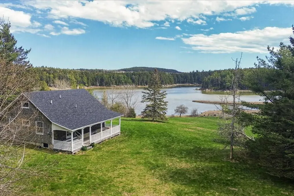14 Tidal Creek Road Brooksville ME 04642