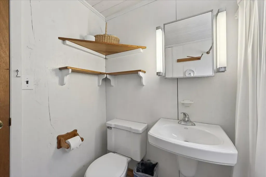 14 Tidal Creek Road Brooksville ME 04642