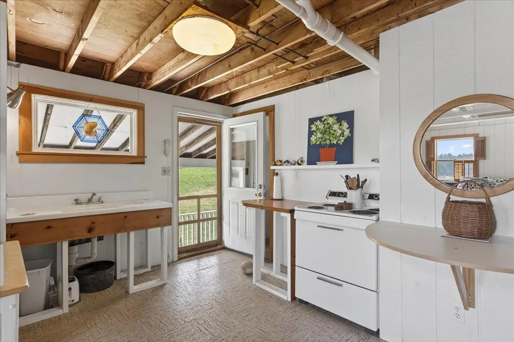 14 Tidal Creek Road Brooksville ME 04642