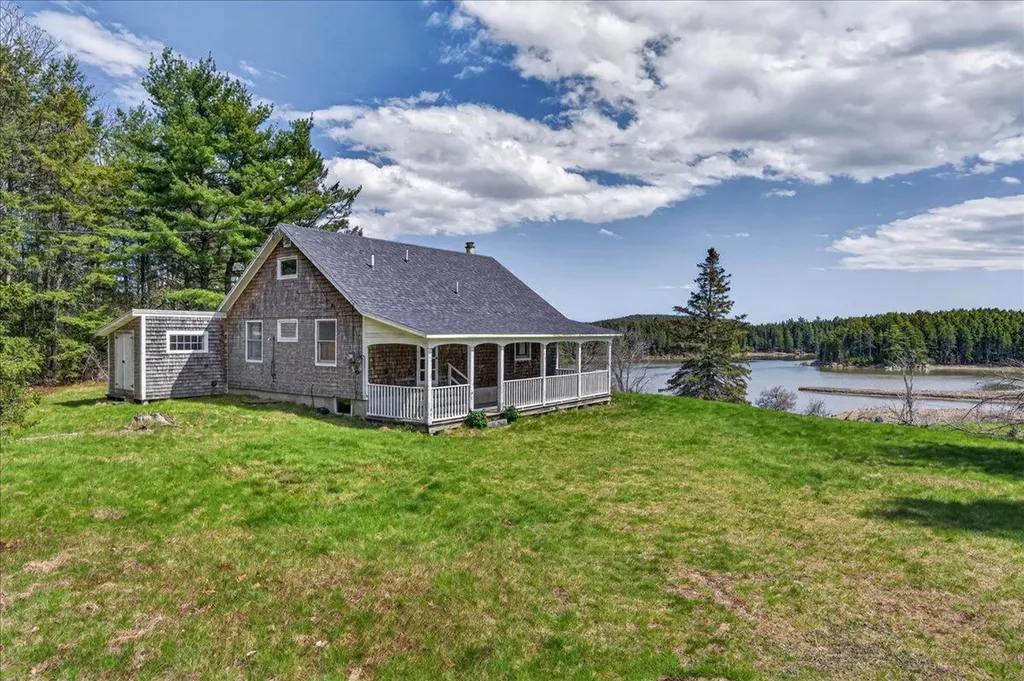 14 Tidal Creek Road Brooksville ME 04642