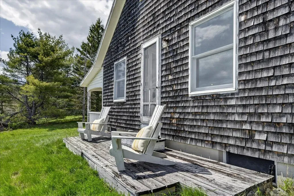 14 Tidal Creek Road Brooksville ME 04642