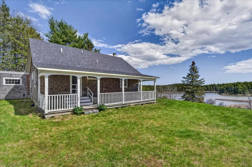 14 Tidal Creek Road Brooksville ME 04642