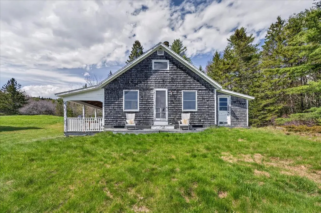 14 Tidal Creek Road Brooksville ME 04642
