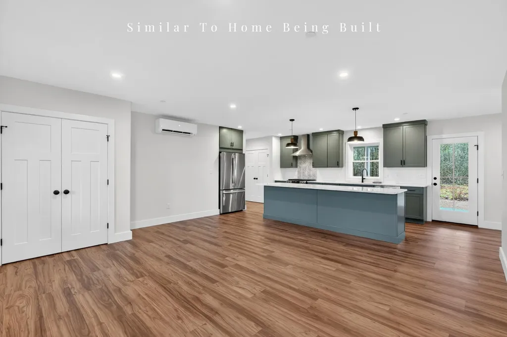 17 Middle Road Kennebunk ME 04043