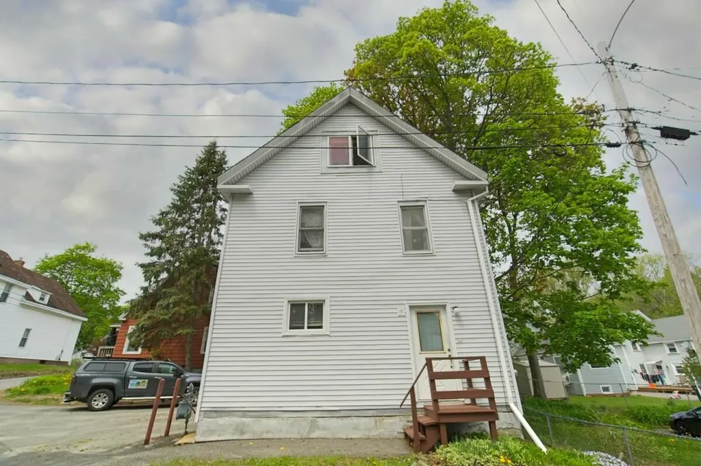 15 Grace Court Bangor ME 04401