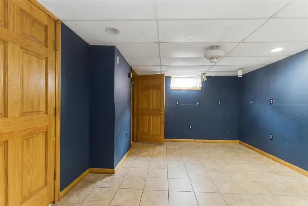 15 Tarr Avenue Lewiston ME 04240