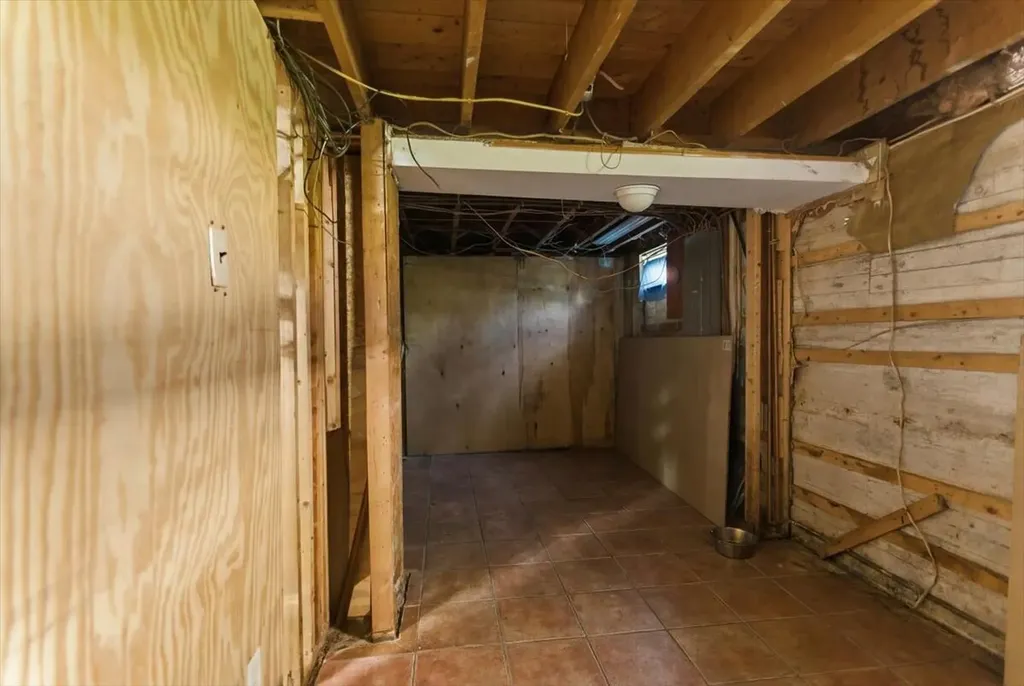 15 Tarr Avenue Lewiston ME 04240