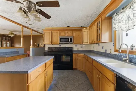 15 Tarr Avenue Lewiston ME 04240
