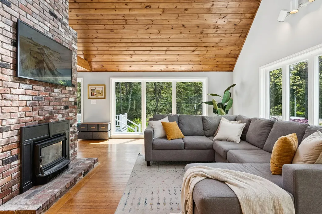 14 Oak Ridge Road Brunswick ME 04011